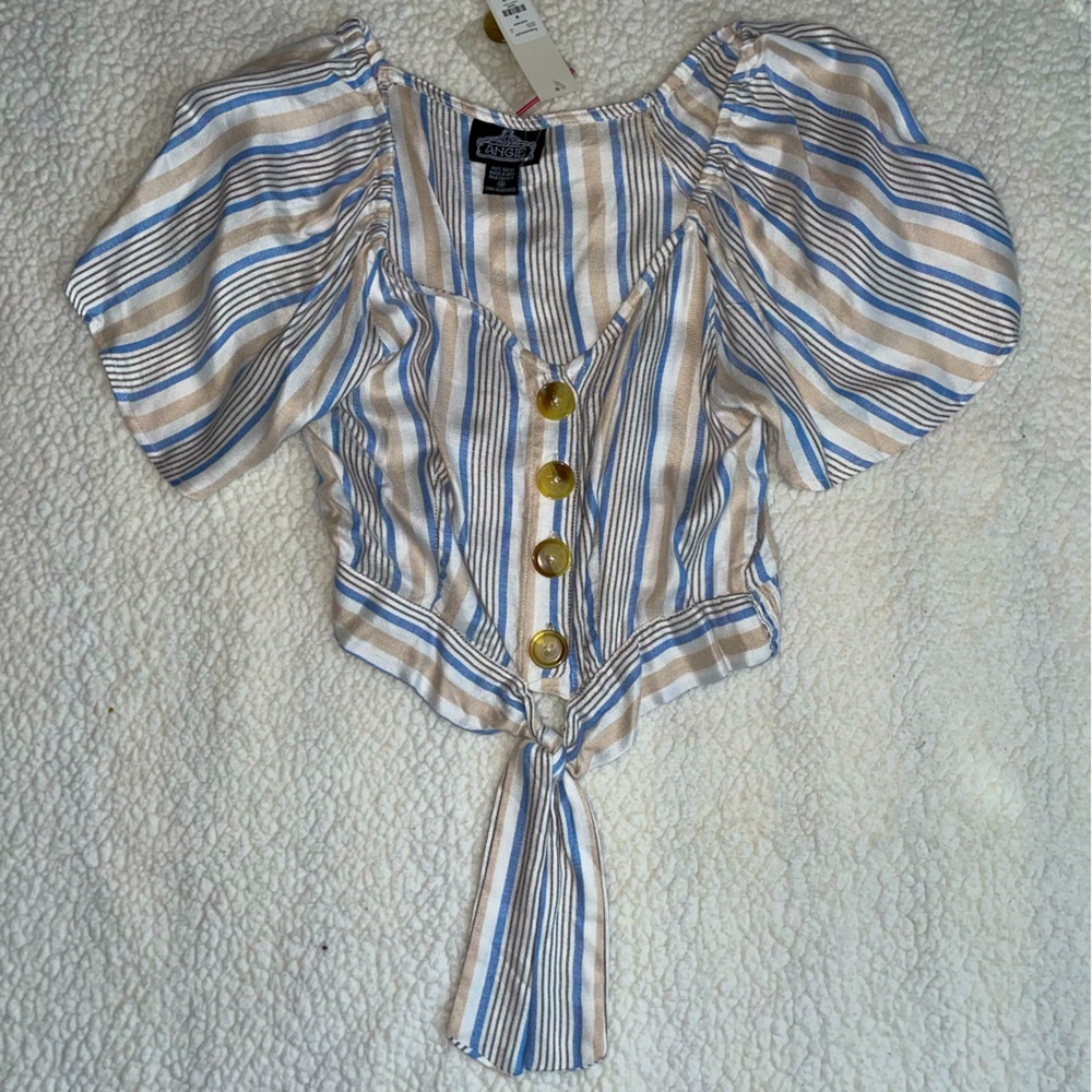 New with tags. Crop top.